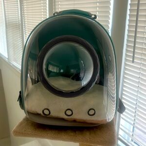 Space bubble back pack for a small critter BRAND NEW NEVER USED!!! 😀